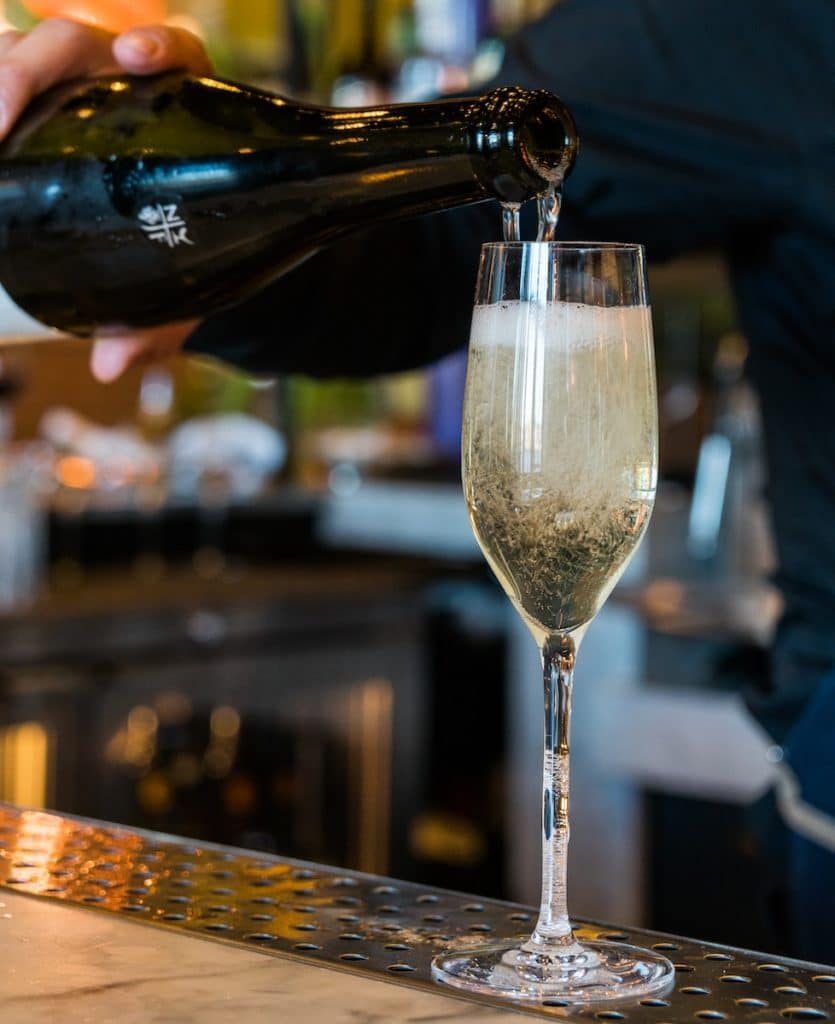 le champagne ouvert pour les cocktails